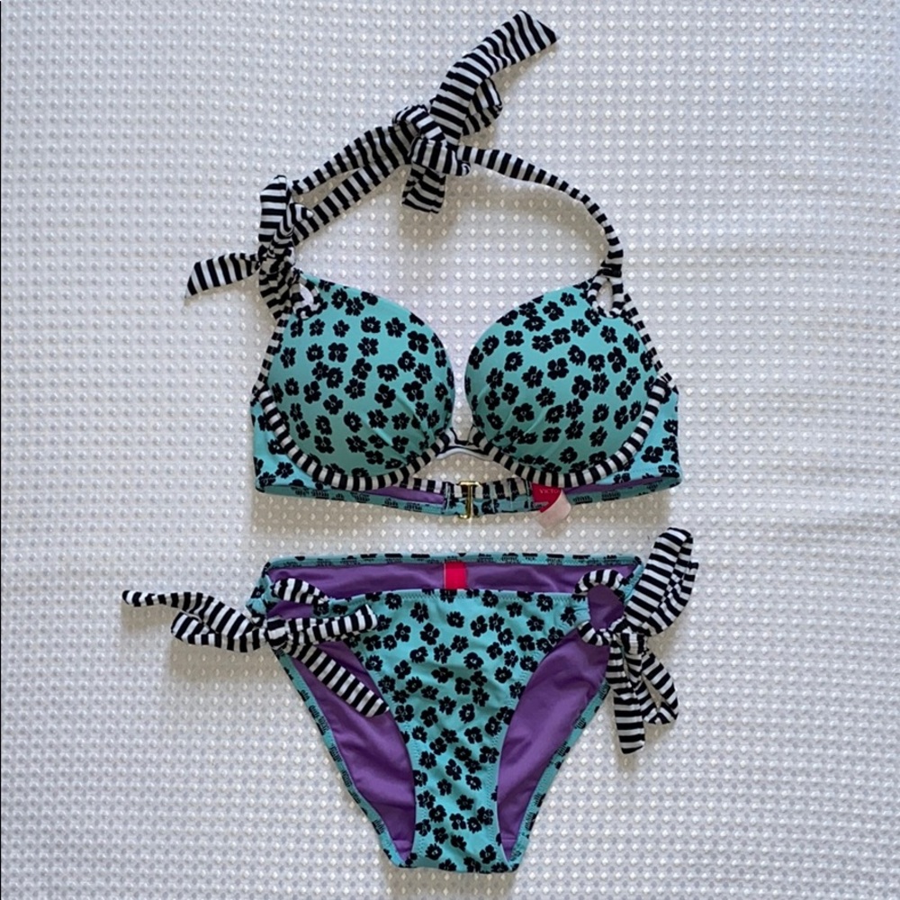 Victoria’s Secret bikini set 👙